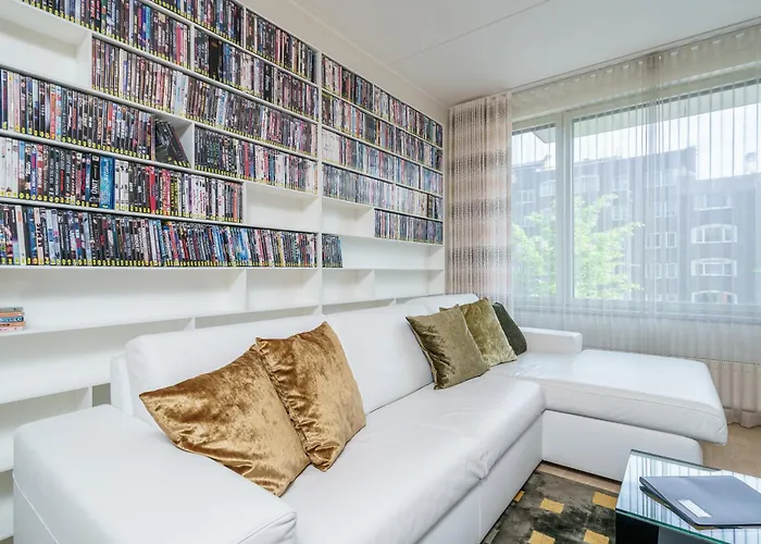 Central 1-Bedroom Apartment With Free Parking